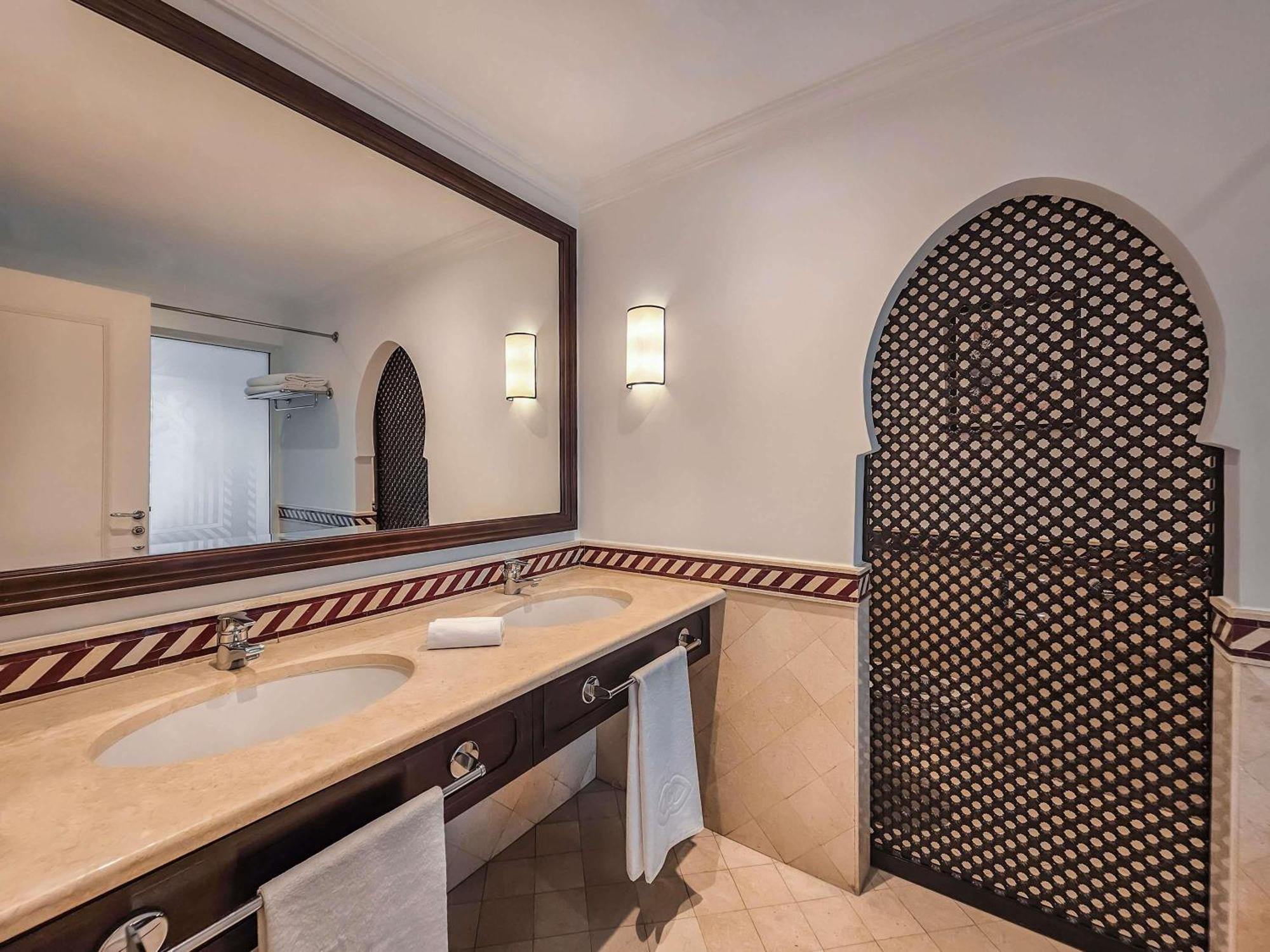 Deluxe Twin Rooom Pool View